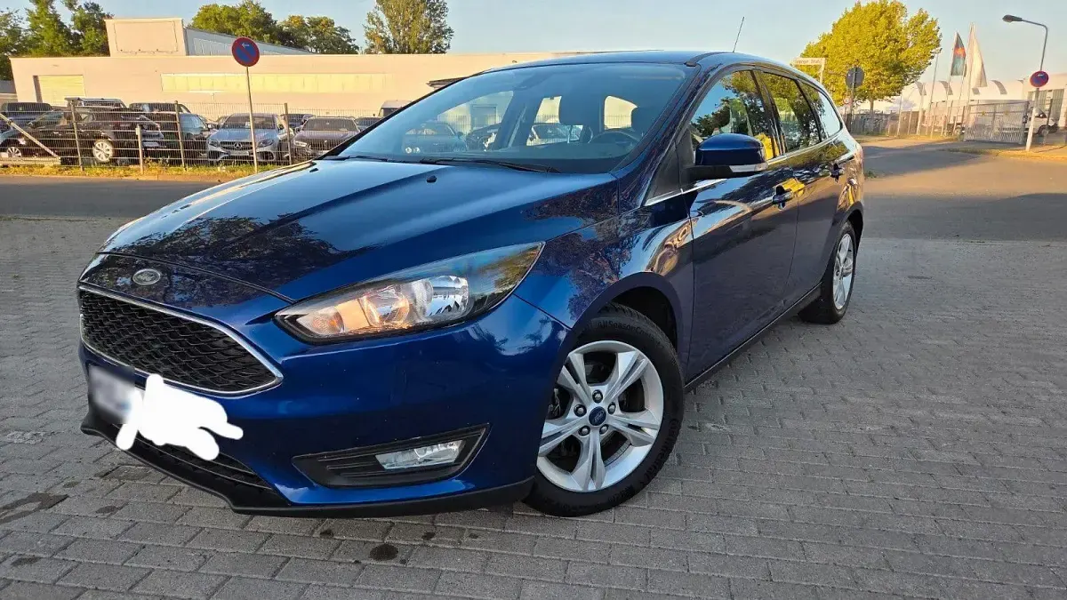 Gebraucht Ford Focus 101 PS (74 kW) 2016 Blau Kombi