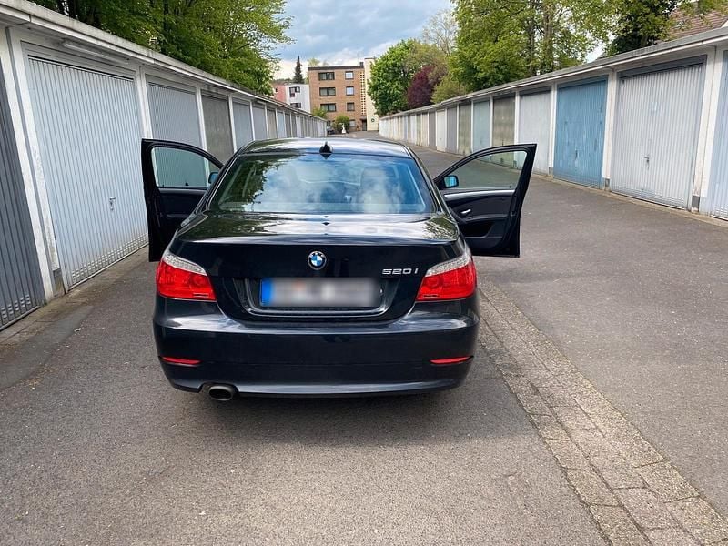 Schwarz Gebraucht 2010 BMW 520 Limousine | 7.300 € (Fairer Preis) - Bild 1/3
