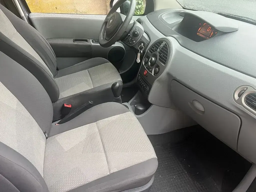 Używany Renault Modus 75 KM (55 kW) 2007 Szary Minivan