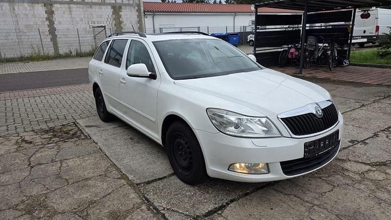 Weiß Gebraucht 2013 Skoda Octavia Best of Kombi | 5.200 € (Guter Preis) - Bild 1/4