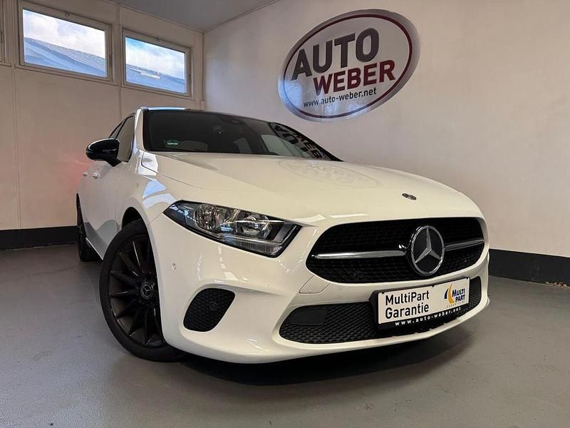 Weiß Gebraucht 2020 Mercedes A200 Progressive Limousine | 19.890 € (Fairer Preis) - Bild 1/4