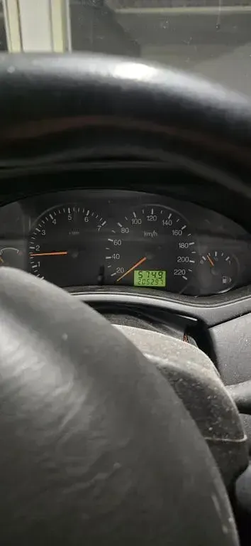 Brugt Ford Focus Ghia 101 HK (74 kW) 2002 Grå Sedan