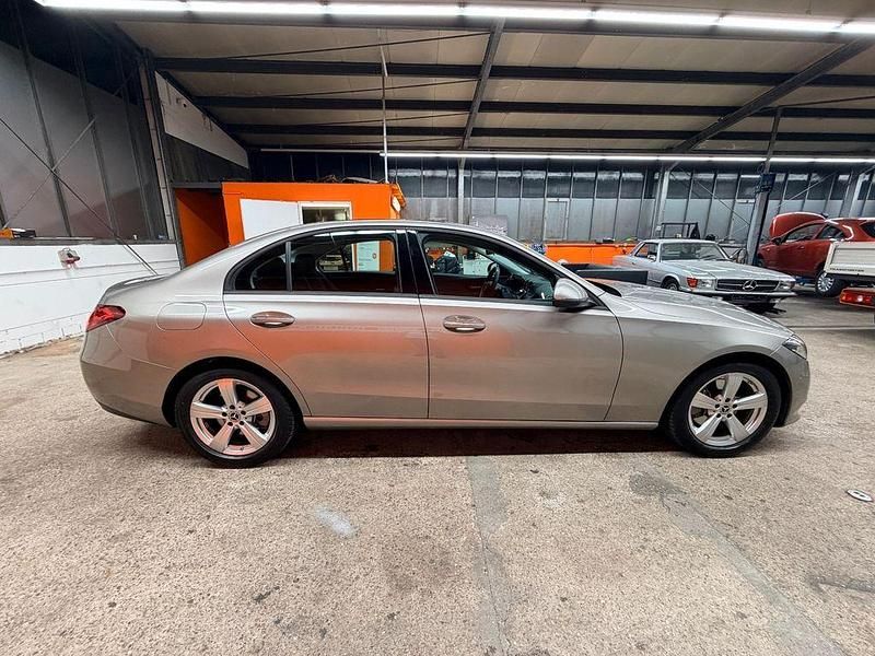 Gebraucht Mercedes C220 200 PS (147 kW) 2021 Mojavesilber Limousine