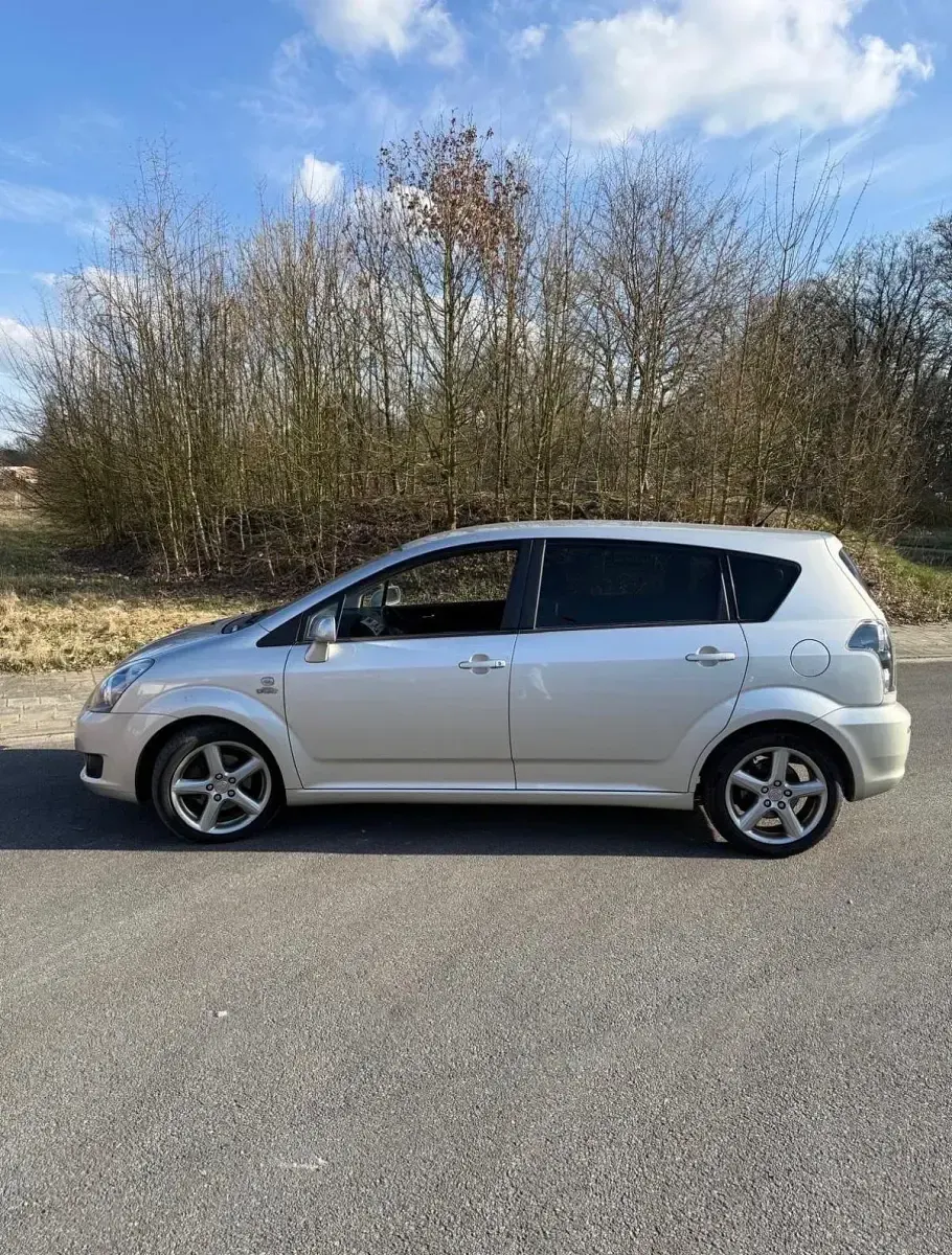 Gebraucht Toyota Corolla Verso 177 PS (130 kW) 2008 Silber Van / Kleinbus