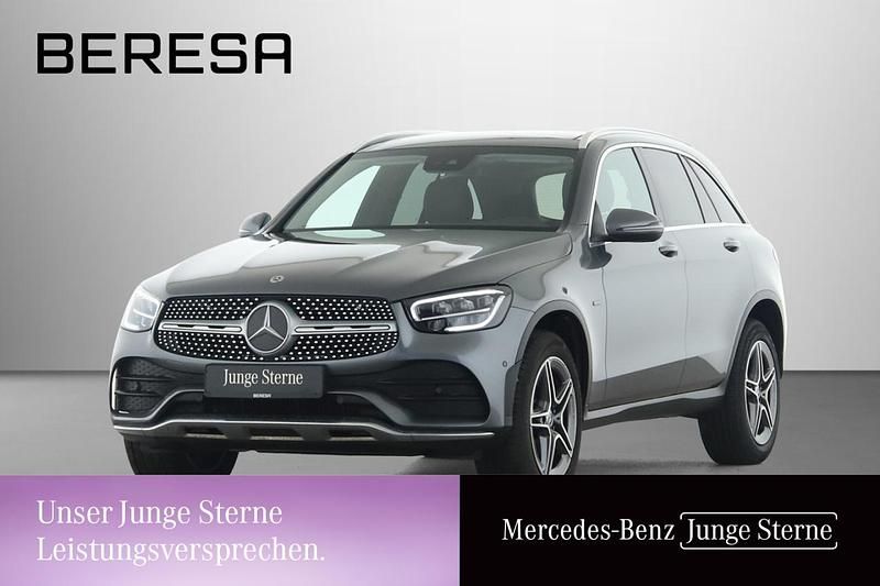 Metalliclack selenitgrau Gebraucht 2021 Mercedes GLC300e AMG SUV | 39.780 € (Fairer Preis) - Bild 1/3