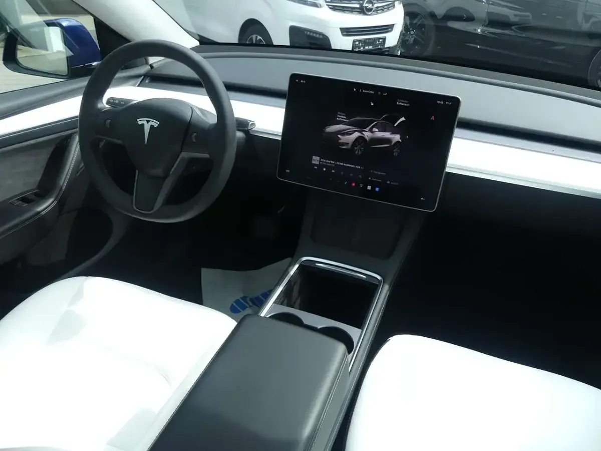 Gebraucht Tesla Model Y 378 kW (514 PS) 2023 Dunkelblau SUV