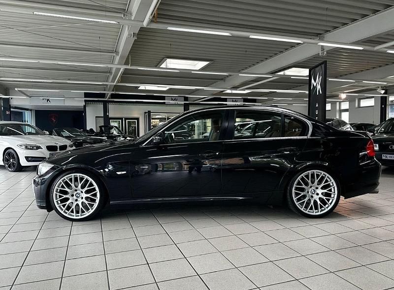 Schwarz Gebraucht 2011 BMW 325 M Sport Limousine | 12.850 € (Fairer Preis) - Bild 1/4