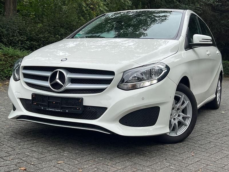 Weiß Gebraucht 2016 Mercedes B160 Van / Kleinbus | 8.900 € - Bild 1/4