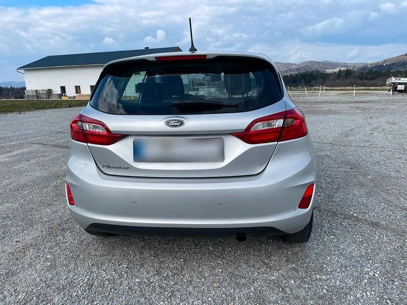 Gebraucht Ford Fiesta 101 PS (74 kW) 2018 Silber Kleinwagen