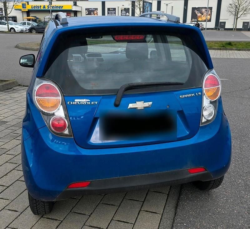 Second-hand Chevrolet Spark 82 CP (60 kW) 2011 Albastru Hatchback