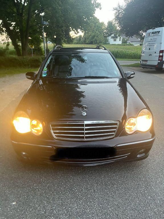 Schwarz Gebraucht 2005 Mercedes C230 Classic Limousine | 1.950 € (Superpreis) - Bild 1/4