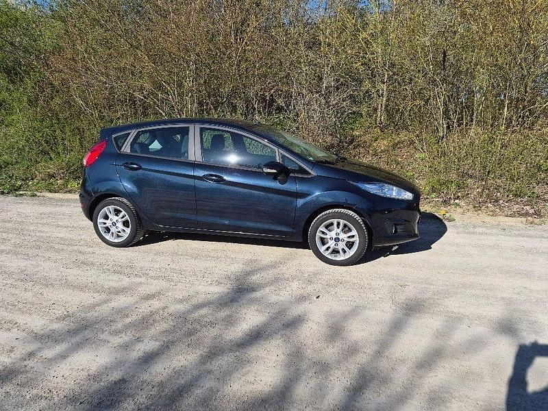 Gebraucht Ford Fiesta SYNC Edition 80 PS (58 kW) 2016 Grau Kleinwagen