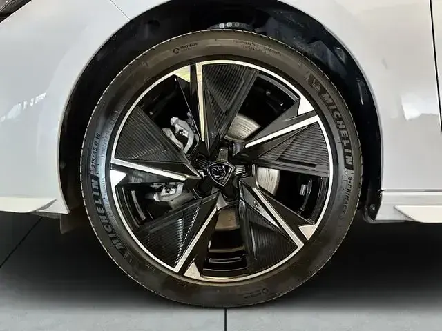 Gebraucht Peugeot e-308 GT 114 kW (156 PS) 2024 Weiss Kleinwagen