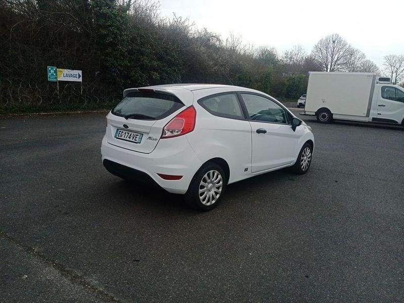 Gebraucht Ford Fiesta 75 PS (55 kW) 2016 Weiß Pickup