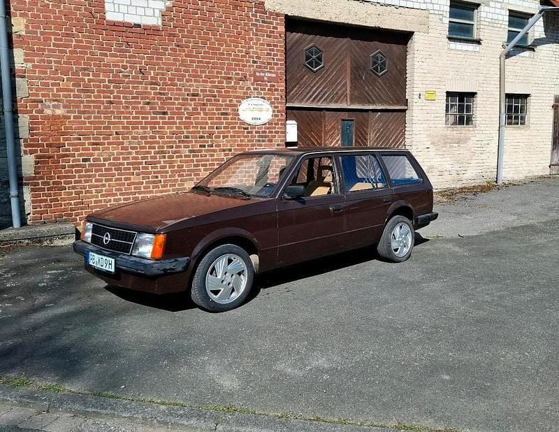 Braun Gebraucht 1984 Opel Kadett Kombi | 3.999 € - Bild 1/4