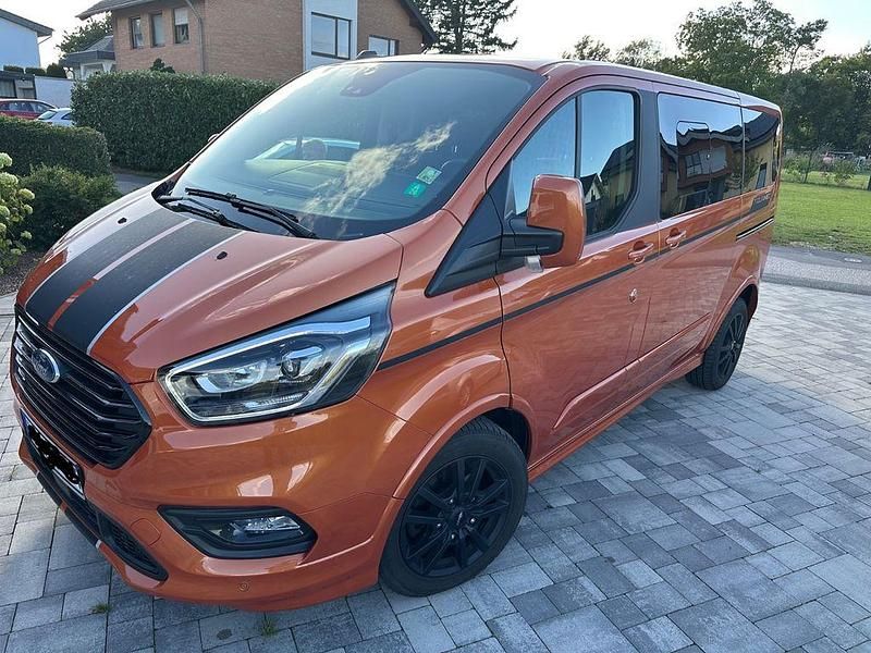 Orange Gebraucht 2021 Ford Tourneo Custom Sport Van / Kleinbus | 40.500 € (Fairer Preis) - Bild 1/4