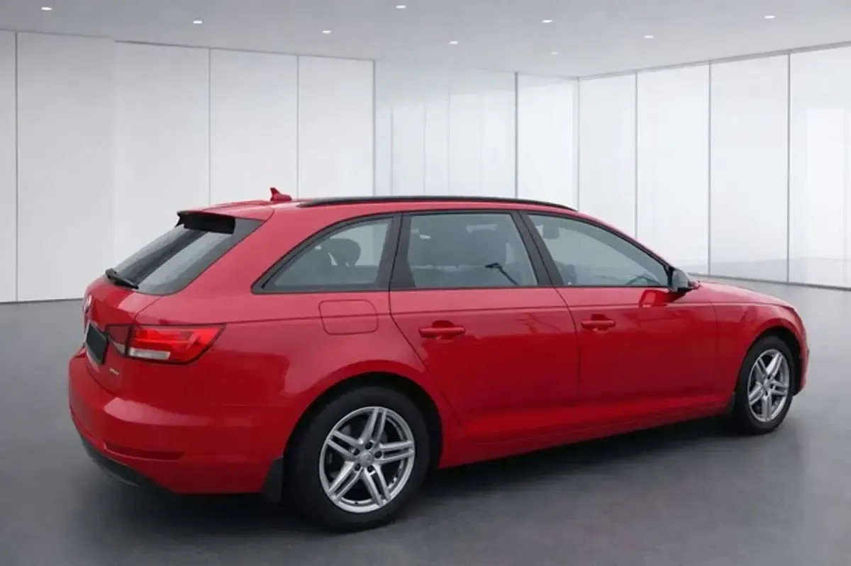 Używany Audi A4 Performance 150 KM (110 kW) 2016 Czerwony Kombi