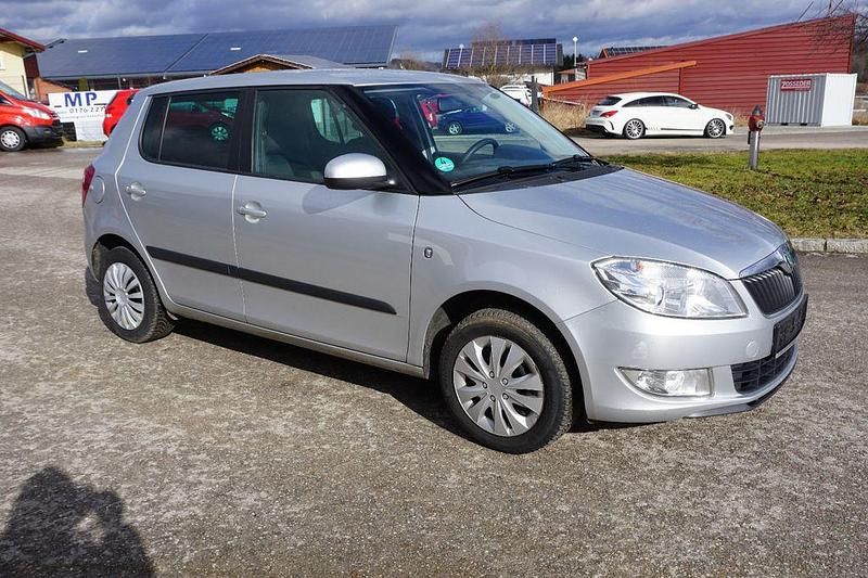 Gebraucht Skoda Fabia Ambition 86 PS (63 kW) 2012 Silber Limousine