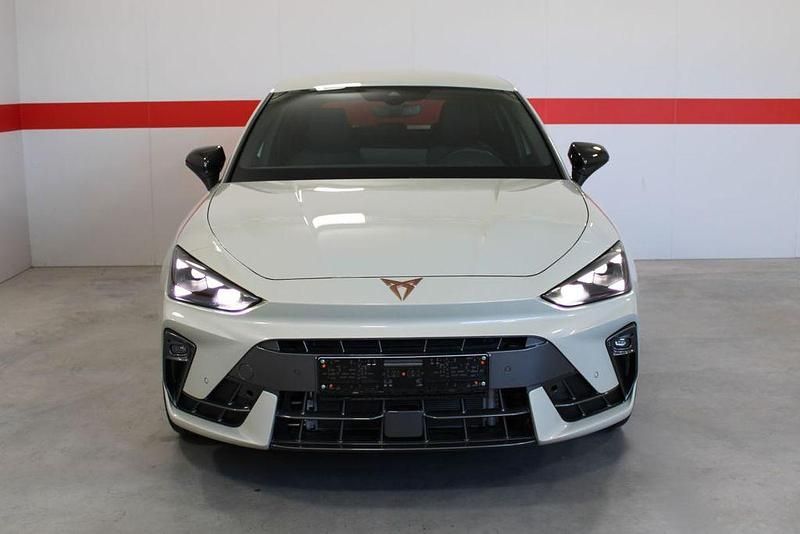 Neu Cupra Leon 150 PS (110 kW) 2026 Grau (taigagraumetallic) Limousine