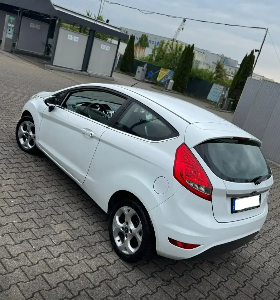 Gebraucht Ford Fiesta 86 PS (63 kW) 2010 Weiß Kleinwagen