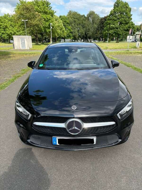 Schwarz Gebraucht 2018 Mercedes A200 Kleinwagen | 17.900 € (Guter Preis) - Bild 1/4