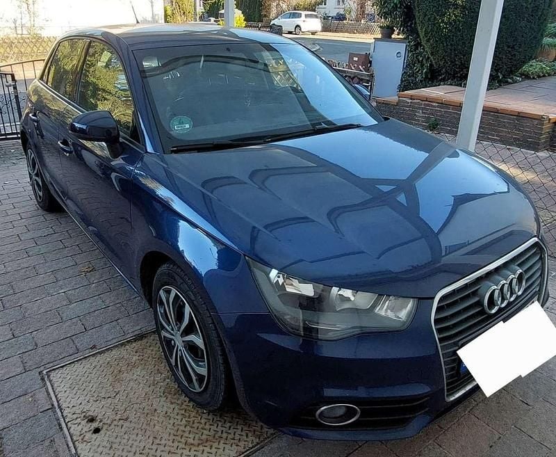 Blau Gebraucht 2012 Audi A1 Sportback Ambition Kleinwagen | 8.450 € (Fairer Preis) - Bild 1/3