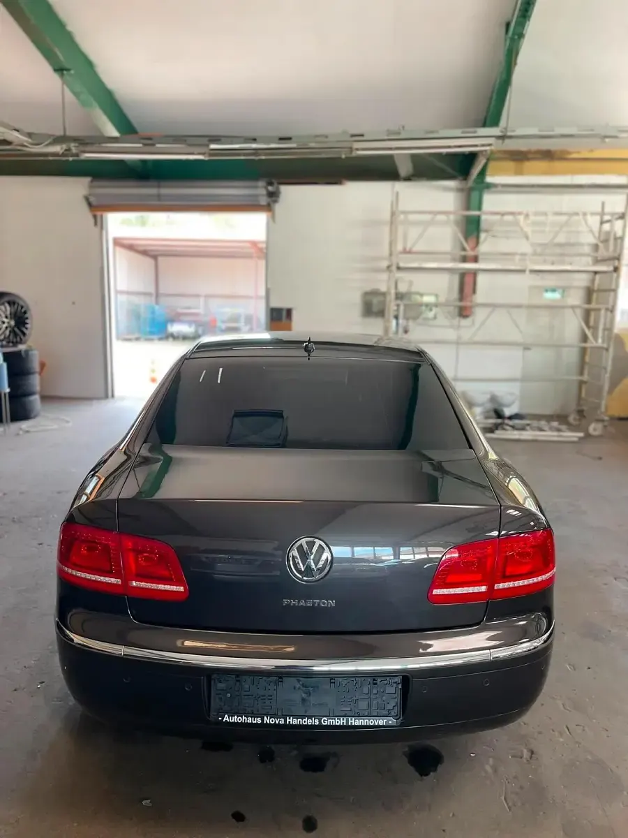 Gebraucht VW Phaeton 240 PS (176 kW) 2013 Braun Limousine