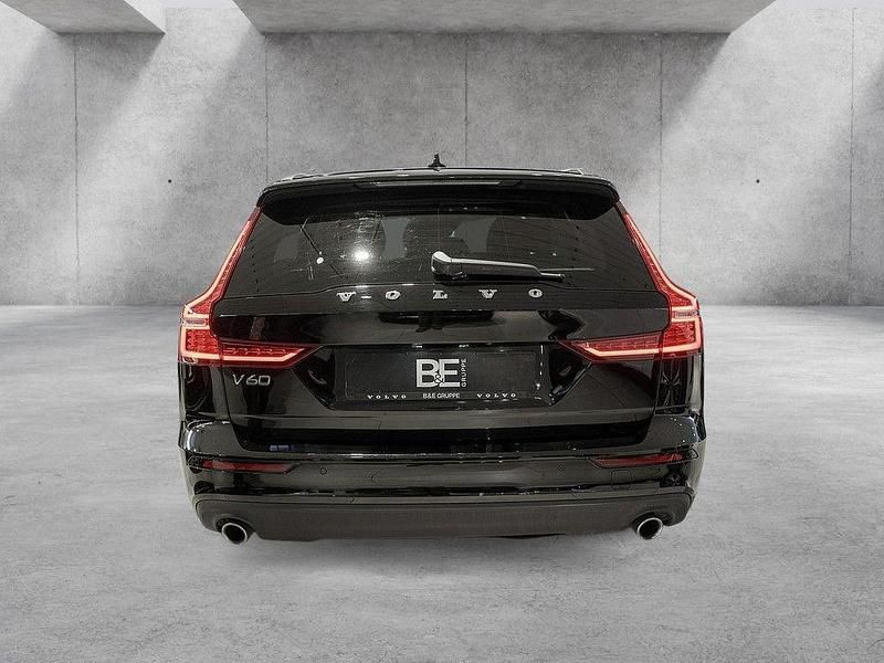 Gebraucht Volvo V60 Momentum 197 PS (144 kW) 2021 Schwarz Kombi