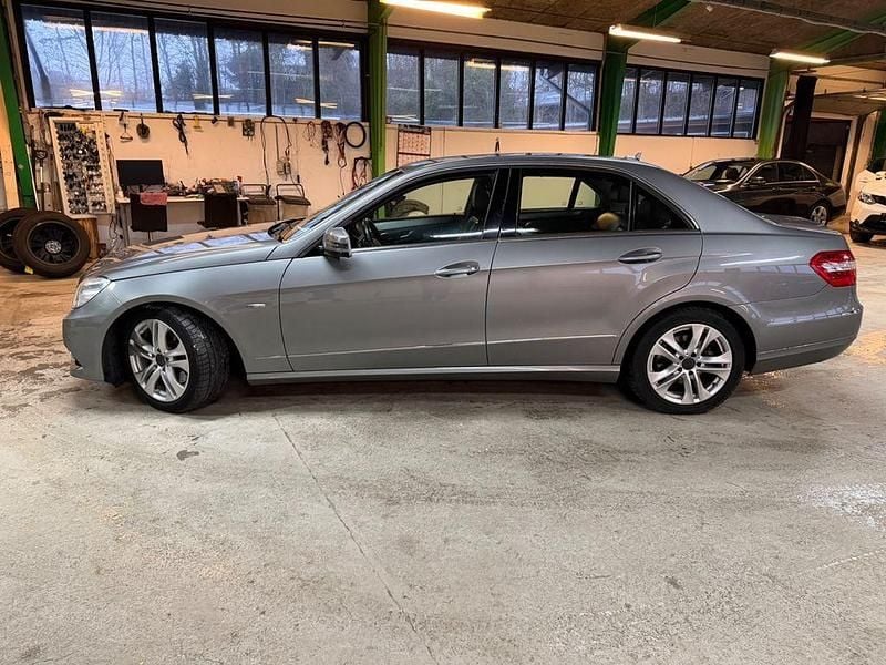 Gebraucht Mercedes E350 231 PS (169 kW) 2009 Silber Limousine