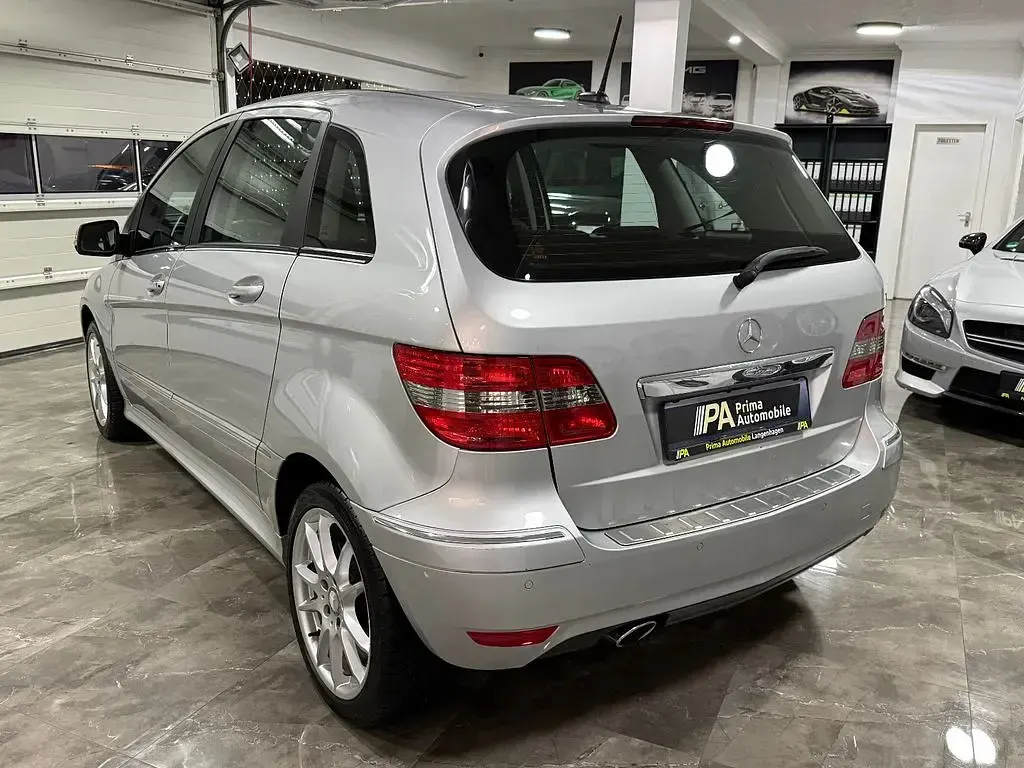 Gebraucht Mercedes B160 95 PS (69 kW) 2011 Silber Kleinwagen