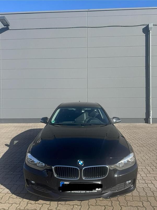 Schwarz Gebraucht 2015 BMW 318 Kombi | 6.499 € (Superpreis) - Bild 1/4