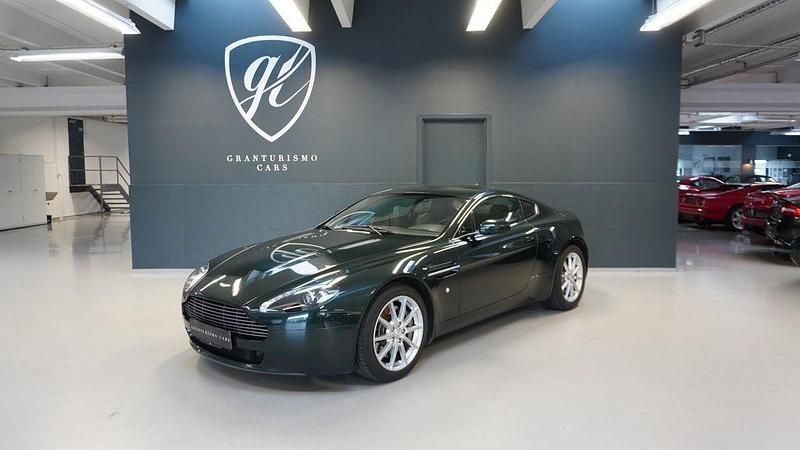Grün Gebraucht 2007 Aston Martin V8 Vantage Coupé | 49.900 € (Guter Preis) - Bild 1/4
