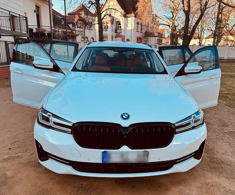 Gebraucht BMW 530e Performance 292 PS (214 kW) 2022 Weiß Kombi