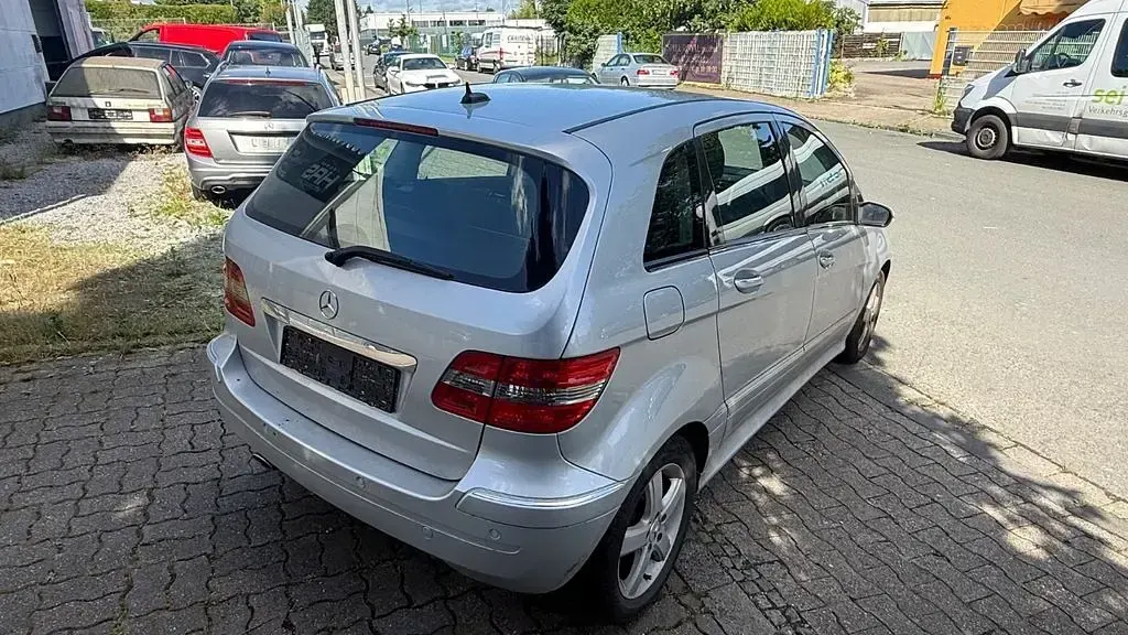 Gebraucht Mercedes B200 140 PS (102 kW) 2006 Silber Van / Kleinbus