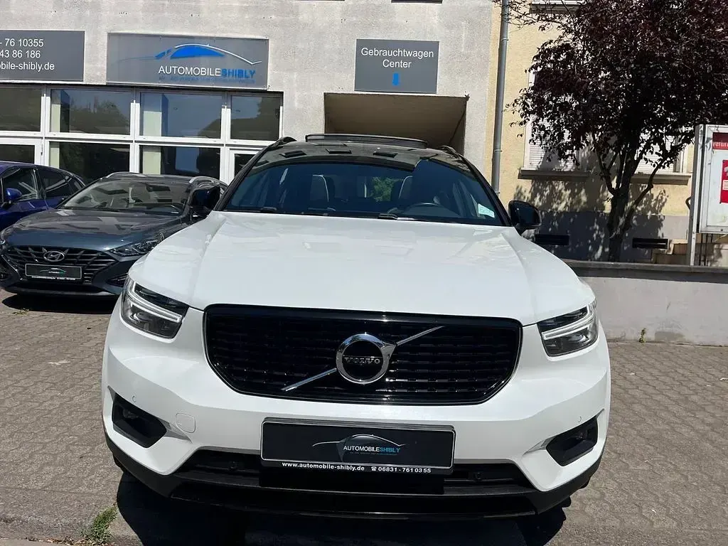 Używany Volvo XC40 R-Design 150 KM (110 kW) 2018 Biały SUV