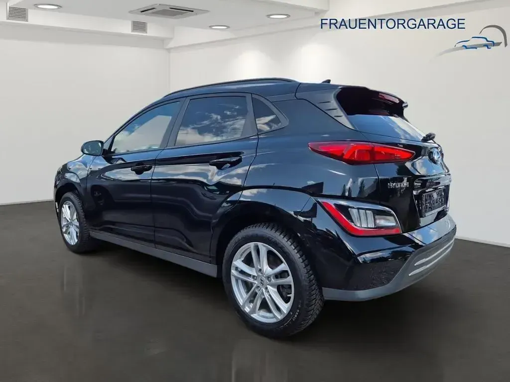 Gebraucht Hyundai Kona Trend 100 kW (136 PS) 2023 Phantom black SUV