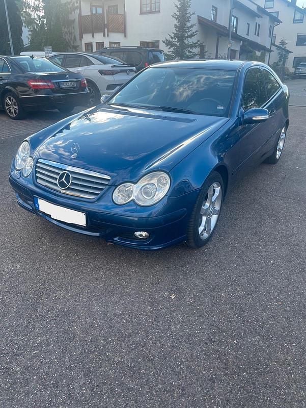 Gebraucht Mercedes C180 143 PS (105 kW) 2006 Blau Coupé