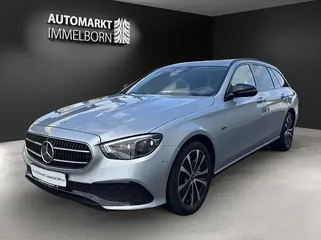 Gebraucht Mercedes E300 Night 306 PS (225 kW) 2021 Hightechsilber metallic (metallic) Kombi