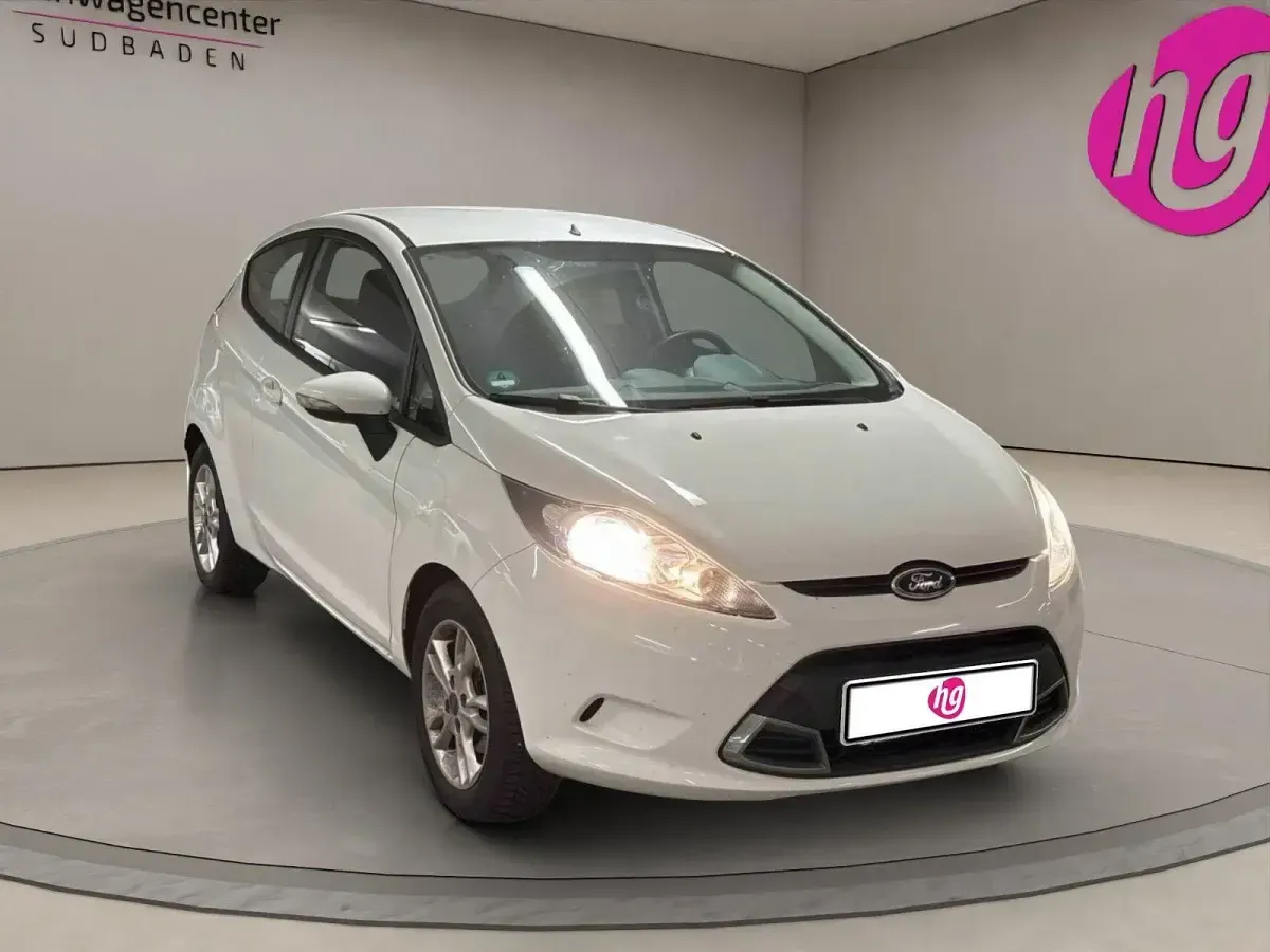 Gebraucht Ford Fiesta Trend 60 PS (44 kW) 2009 Frozen white Kleinwagen