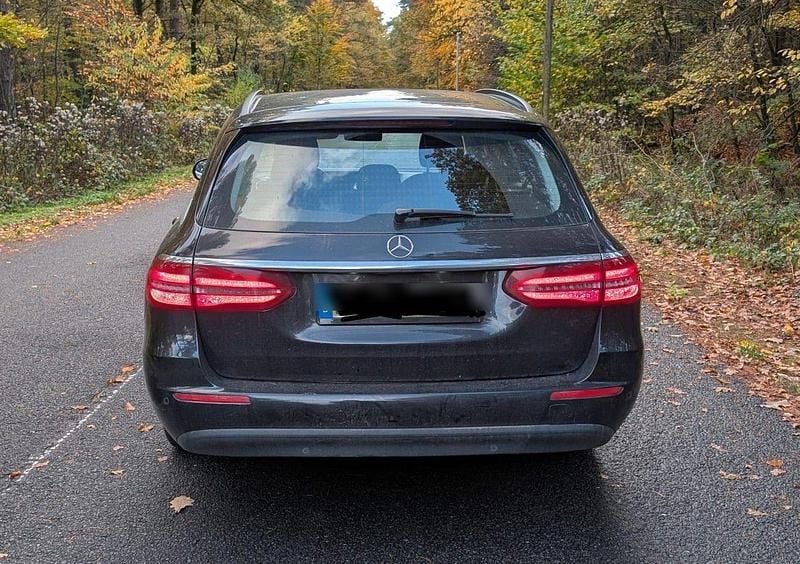 Gebraucht Mercedes E220 194 PS (142 kW) 2018 Schwarz Kombi