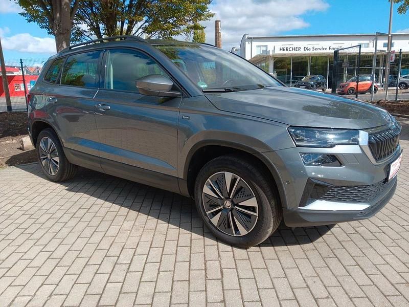 Graphite grey Gebraucht 2024 Skoda Karoq Selection SUV | 31.990 € (Fairer Preis) - Bild 1/4