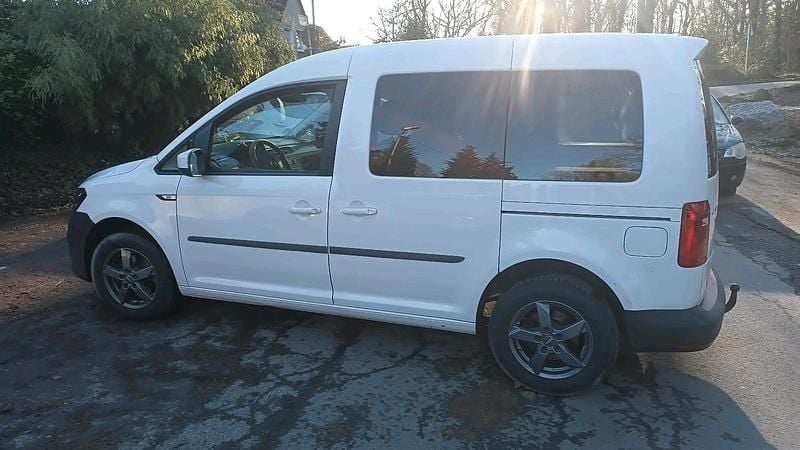 Gebraucht VW Caddy 102 PS (75 kW) 2020 Weiß Van / Kleinbus
