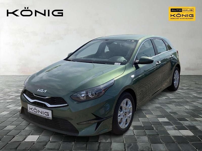 Grün Gebraucht 2025 Kia Ceed Vision Limousine | 24.198 € (Guter Preis) - Bild 1/4