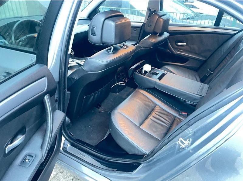 Gebraucht BMW 523 190 PS (139 kW) 2008 Grau Limousine