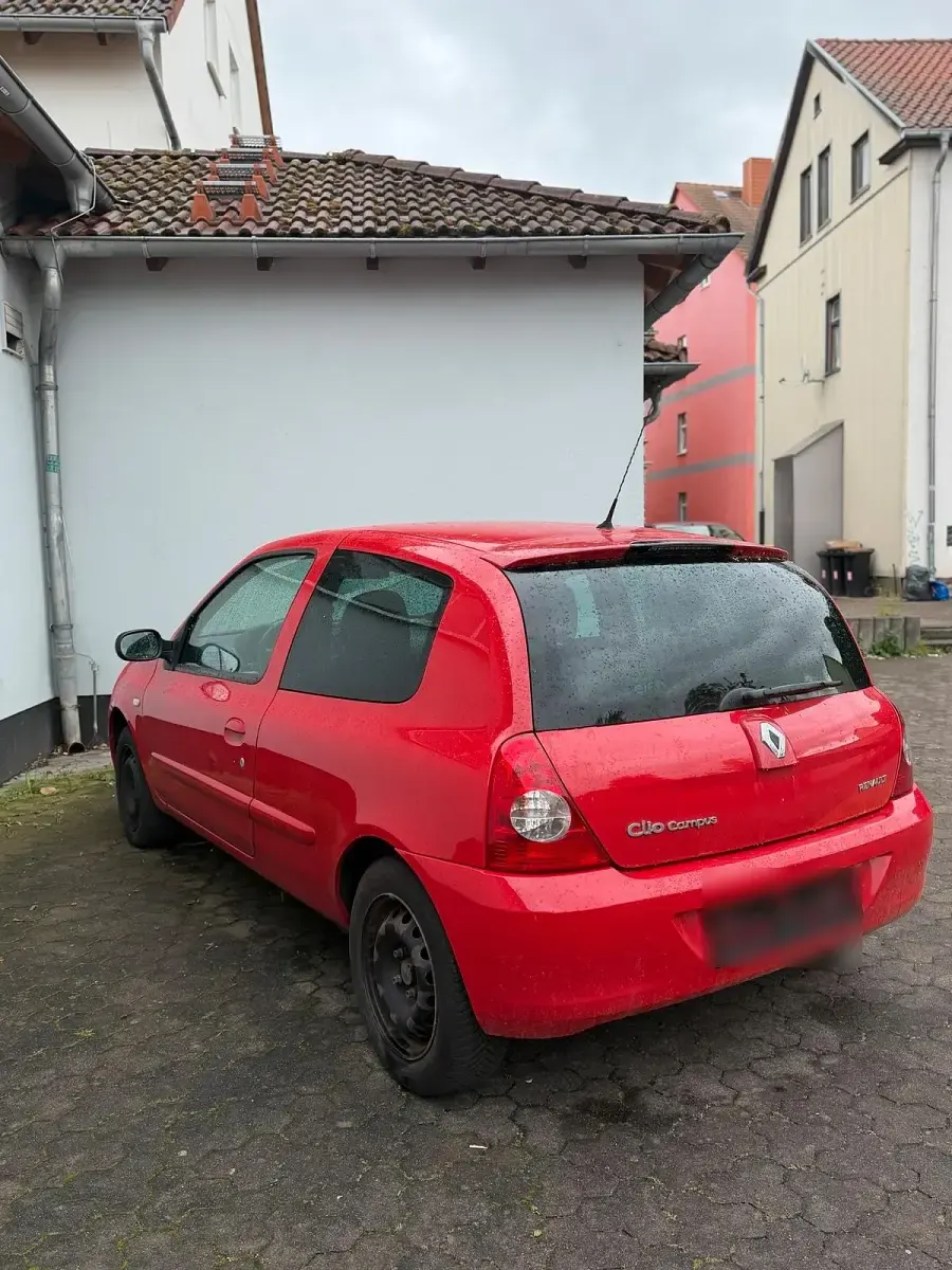 Używany Renault Clio Campus 75 KM (55 kW) 2007 Czerwony Coupe