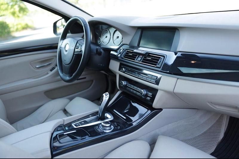 Gebraucht BMW 520 184 PS (135 kW) 2013 Schwarz Kombi