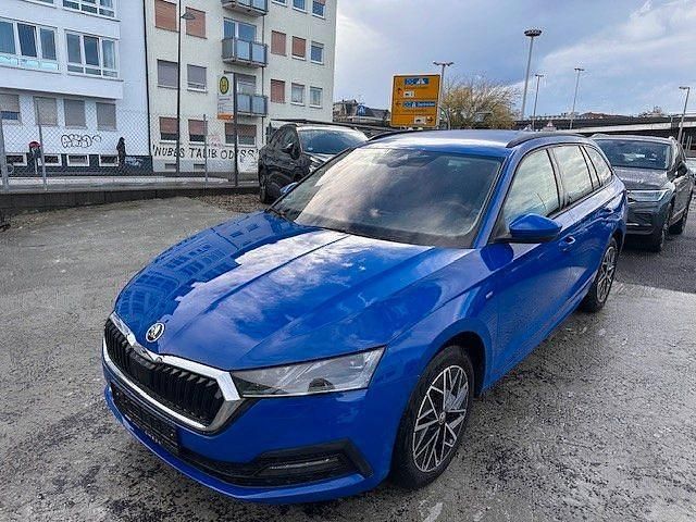 Blau Gebraucht 2022 Skoda Octavia Clever Kombi | 22.900 € (Guter Preis) - Bild 1/4