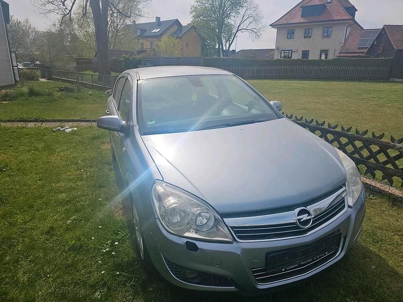 Second-hand Opel Astra 116 CP (85 kW) 2007 Gri Hatchback