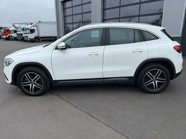 Gebraucht Mercedes GLA250 Progressive 224 PS (164 kW) 2020 Weiß SUV