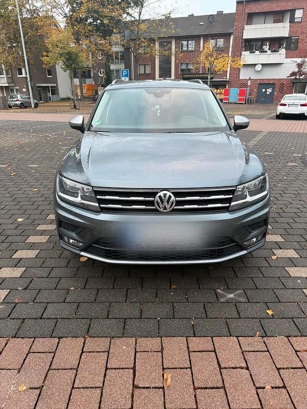 Grau Gebraucht 2021 VW Tiguan Allspace Life SUV | 27.000 € (Guter Preis) - Bild 1/4